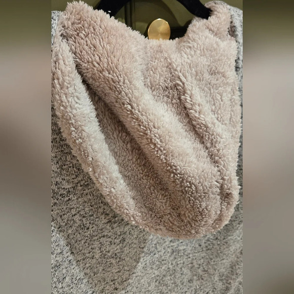 C - Eddie Bauer zip up jacket with fleece lining and sherpa hood - Picture 7 of 7